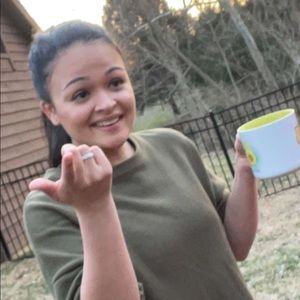 Meet your Posher, Jennifer